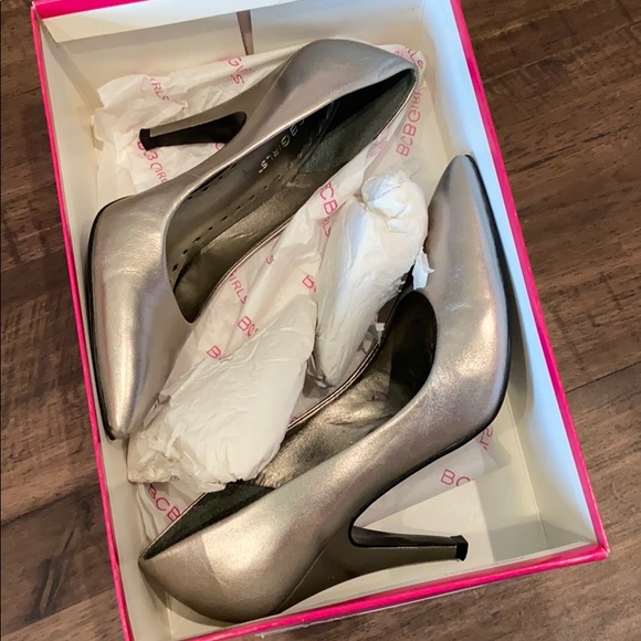 BCBG pewter metallic heels 7 - Picture 10 of 10